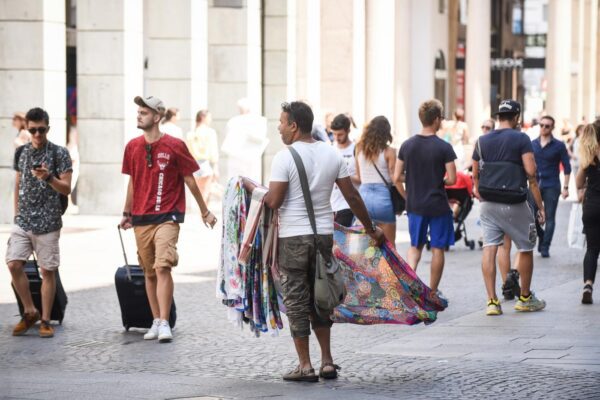 Boom della contraffazione, un consumatore su 3 compra falso