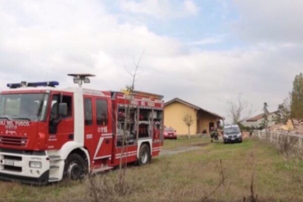 Esplosione Alessandria, i vicini: “Sentivamo i superstiti chiamare i vigili intrappolati”
