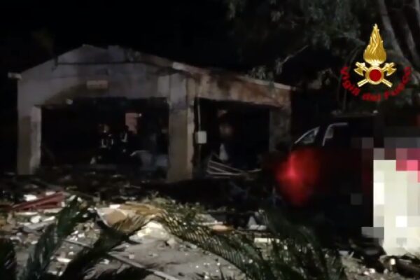 Esplosione in deposito fuochi pirotecnici: morti e feriti nel Messinese