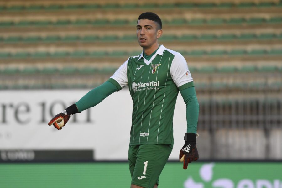 Filmato mentre fa sesso nel bagno della discoteca, sospeso portiere della Reggiana