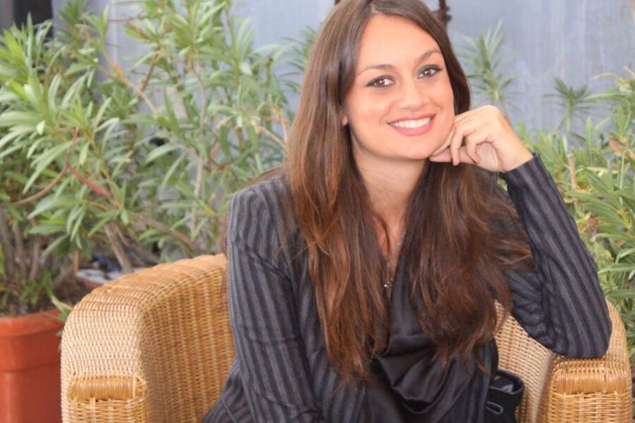 Scontro in curva con un camion che trasporta arance: muore consigliera comunale