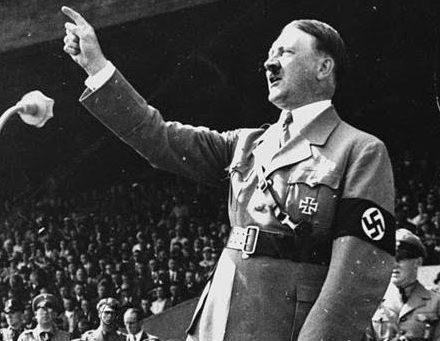 Caso Castrucci: voi prendereste mai un caffé con quel nazista?