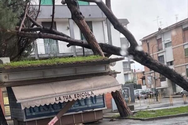 Maltempo, Campania in ginocchio: allerta meteo prorogata