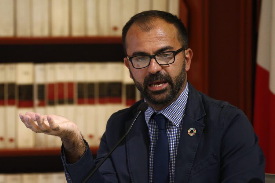 Fioramonti e lo scontro con Casaleggio, ecco perché si è dimesso