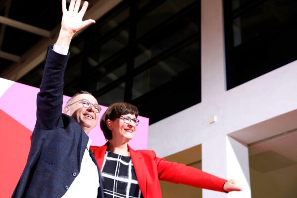 Germania, Spd svolta a sinistra: a rischio il governo Merkel