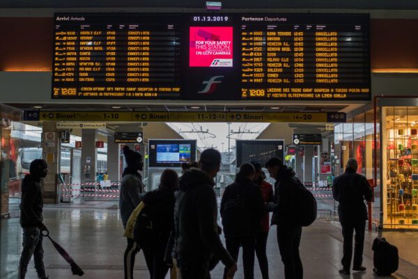 Terremoti, treni bloccati: ritardi fino a 200 minuti, scattano rimborsi