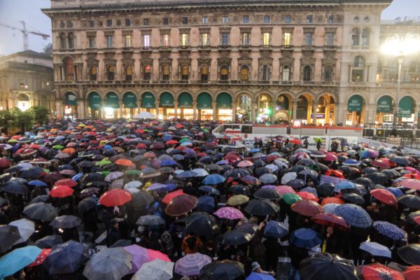 Foto LaPresse – Matteo Corner
01/12/2019 Milano, Italia
Cronaca
Manifestazione sardine a passo Duomo in piazza Duomo
