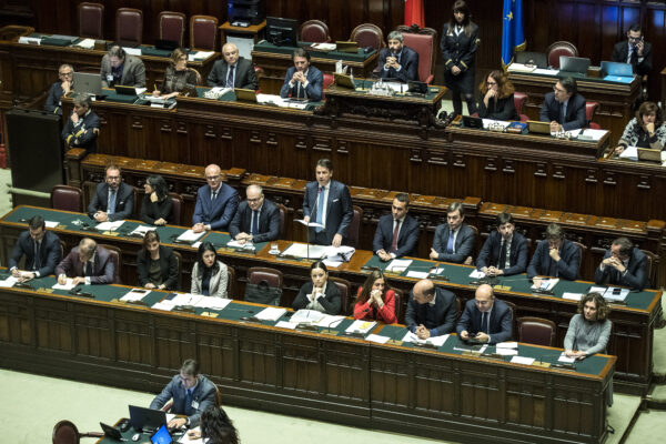 Pasticcio Mes, il metodo offende il Parlamento