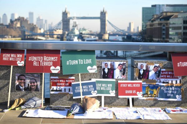 Attentato London Bridge, scaricabarile sull’attentatore