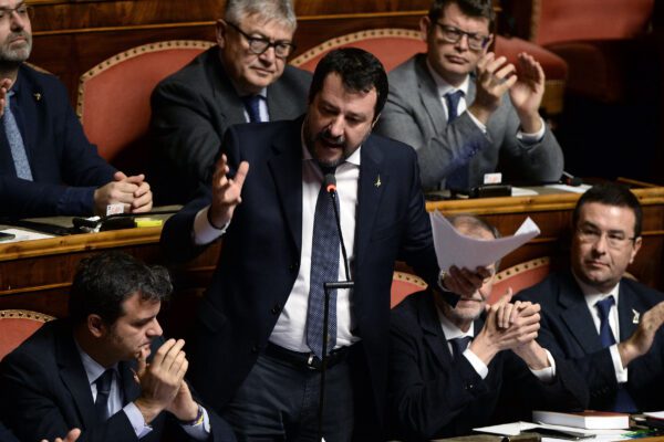 Mes, Bagarre alla Camera tra Pd e Lega: “Venduti”, “Fascisti”