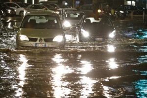 Foto: Cecilia Fabiano-LaPresse 
02-12-2019 Roma( Italia) 
Cronaca  :  Maltempo ed allagamenti a Roma  
Nella Foto: Allagamento a Piramide davanti alla stazione Roma Lido 

Photo: Cecilia Fabiano- LaPresse
December ,02, 2019 Rome ( Italy ) 
News : Floodings in Rome 
in The Pic :a flooding at Piramide Station