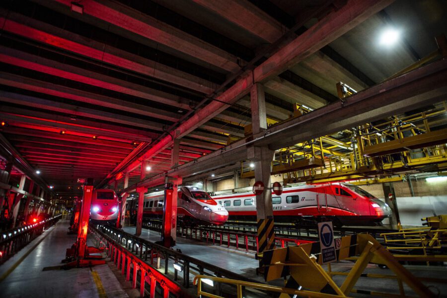 Il Garante dei trasporti bacchetta Trenitalia e Trenord: “Non pagano i rimborsi per i ritardi”