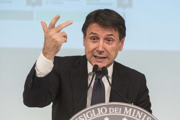 Foto LaPresse – Andrea Panegrossi
05/12/2019 – Roma, Italia. POLITICA
Il presidente del consiglio Giuseppe Conte ed il ministro Alfonso Bonafede alla conferenza stampa dopo il Consiglio dei Ministri
Nella Foto Giuseppe Conte

 
Photo LaPresse – Andrea Panegrossi
05/12/2019- Rome, Italy
Press conference after the Council of MinistersIn The pic Giuseppe Conte