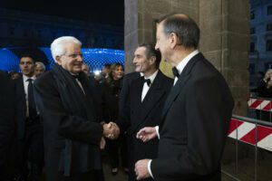 Foto Ufficio Stampa Quirinale/Francesco Ammendola/LaPresse07-12-2019 Milano – ItaliaPoliticaMilano, Sergio Mattarella alla Prima della ScalaIl Presidente della Repubblica Sergio Mattarella con il Presidente della Regione Lombardia Attilio Fontana e il Sindaco di Milano Giuseppe Sala, al suo arrivo al Teatro alla Scala,in occasione della Tosca,prima della stagione d’opera e balletto 2019-2020 del Teatro alla Scala di Milano
(foto di Francesco Ammendola – Ufficio per la Stampa e la Comunicazione della Presidenza della Repubblica)DISTRIBUTION FREE OF CHARGE – NOT FOR SALE