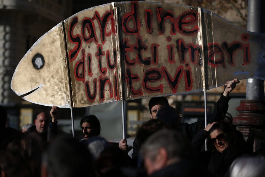 Foto Vincenzo Livieri – LaPresse 
14-12-2019 – Roma
Politica
Piazza San Giovanni. Manifestazione delle Sardine

Photo Vincenzo Livieri – LaPresse 
14-12-2019 Rome
Politics
Piazza San Giovanni.Demonstration of the Sardine movement