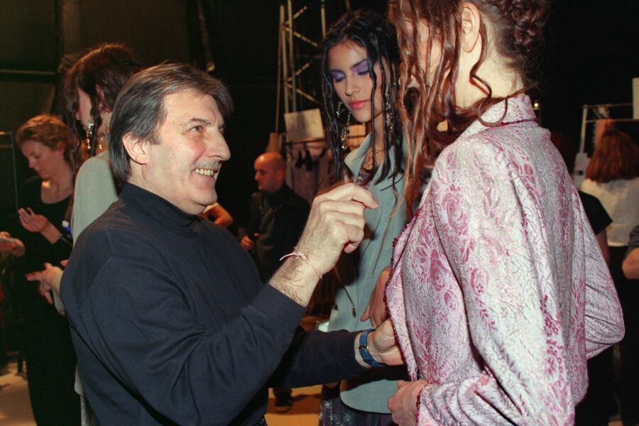 (FILES) In this file photo taken on January 18, 1999 French designer Emanuel Ungaro checks a dress on a model before his 1999 Spring/Summer Haute Couture collection in Paris. – French designer Emanuel Ungaro has died in Paris on December 21, 2019 at the age of 86. (Photo by Frederick FLORIN / AFP)