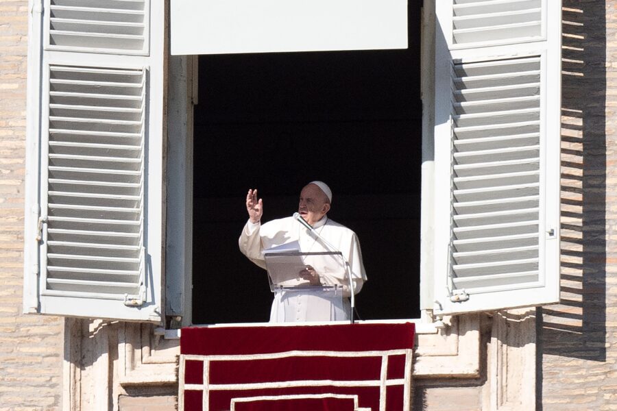 Santo Stefano, Papa Francesco: “Nel suo martirio violenza sconfitta da amore”