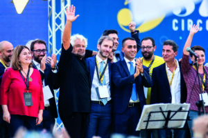 Beppe Grillo seppellisce il M5s: o diventa partito o muore