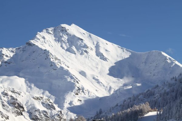 Foto LaPresse – Mauro Ujetto
20 11 2018 Sestriere ( Italia)
Cronaca
Valanga caduta dal Monte Rognosa a Sestriere. probabili 8 dispersi.
Nella foto:la montagna