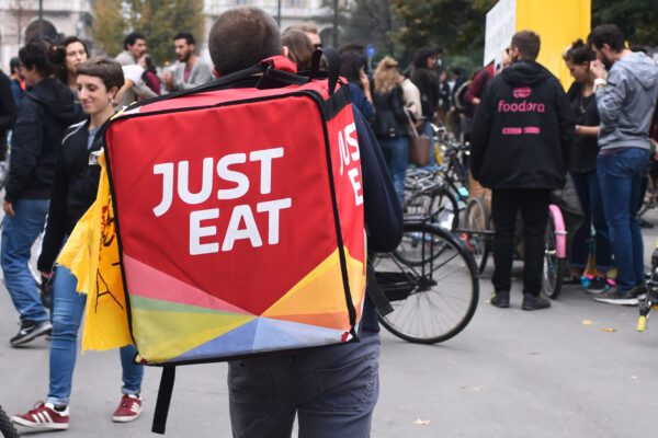 Just Eat promuove la solidarietà, per Natale piatti sospesi per i bisognosi