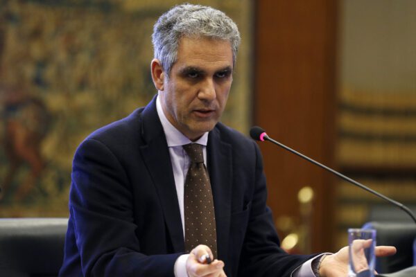 Presidenza Rai, un pensionato per sostituire Foa: ma va cambiata la norma