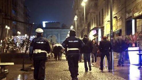 Picchiato in strada da 10 persone perché gay, aggressione omofoba a Milano Picchiato in strada da 10 persone perché gay, aggressione omofoba a Milano