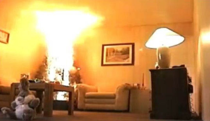 Brucia albero di Natale: uomo muore, in ospedale moglie e figlia