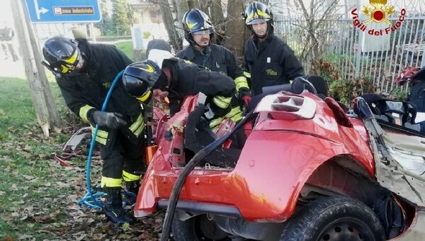 Incidente stradale a Verona, muoiono tre giovanissimi di cui due sorelle napoletane