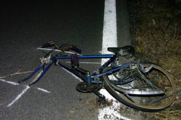 Travolge e uccide due ciclisti, arrestato automobilista positivo all’alcol test
