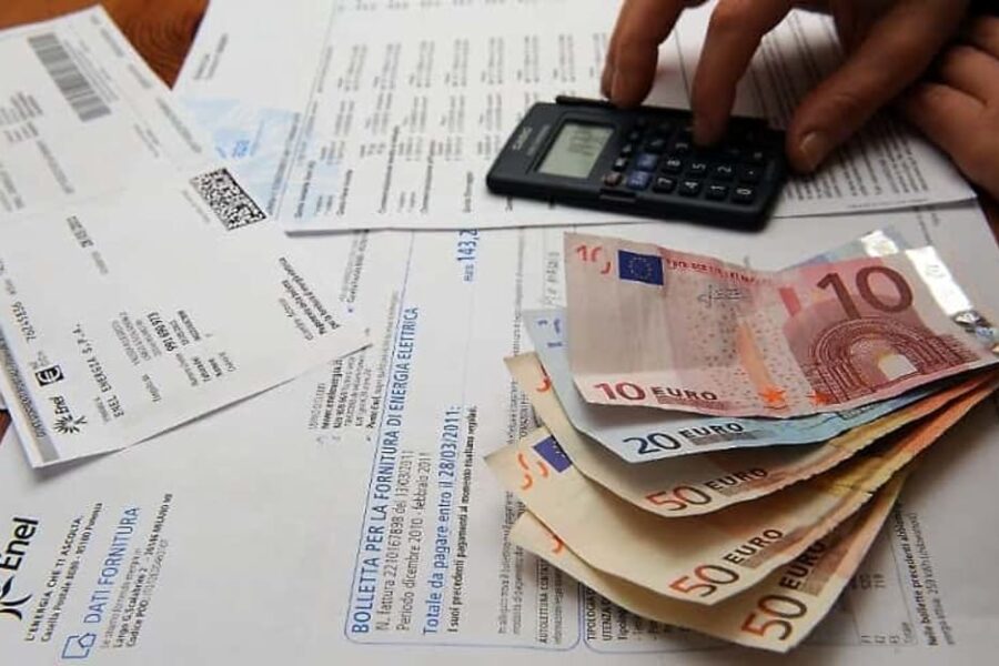 Bollette, arrivano buone notizie: forte calo per il costo dell’elettricità