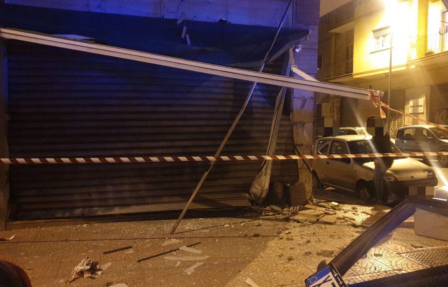 Taranto, bomba distrugge bar in pieno centro