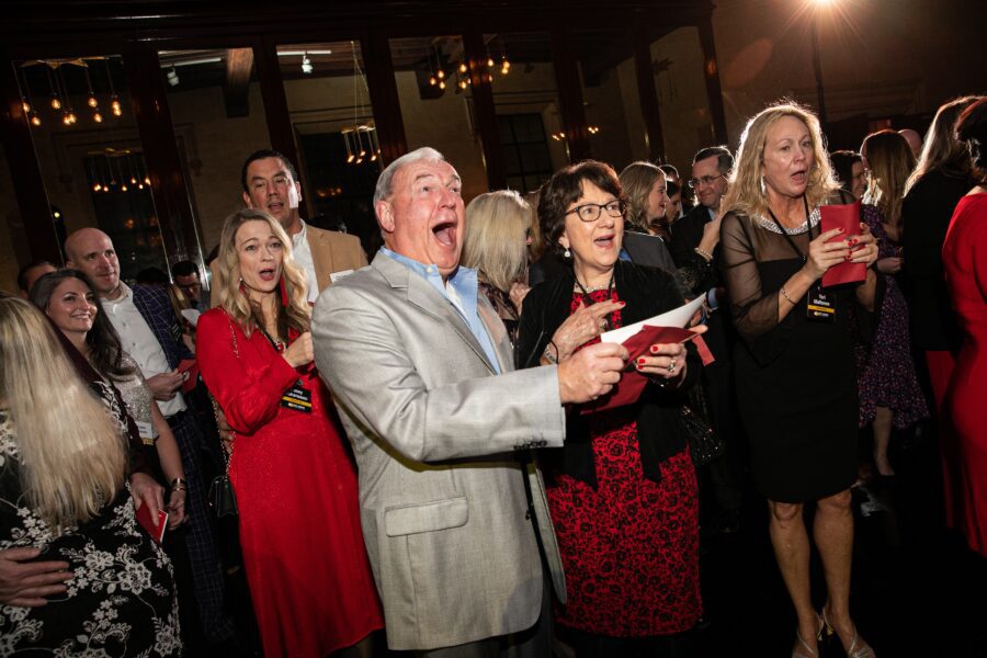 Azienda sorprende i suoi dipendenti: il bonus alla festa di Natale è da 10 milioni