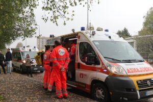 Milano, forte scontro tra bus e camion: sei feriti di cui uno grave
