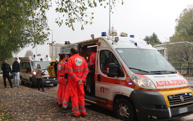 Milano, forte scontro tra bus e camion: sei feriti di cui uno grave