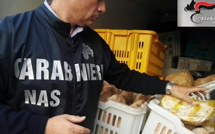 Sequestrate sei tonnellate di cibo scaduto: erano in vendita in diversi supermercati