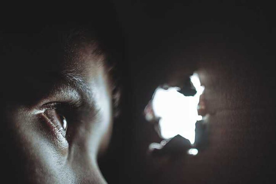 Due bimbi recuperano la vista grazie a terapia genica: “Ora possono correre e giocare”