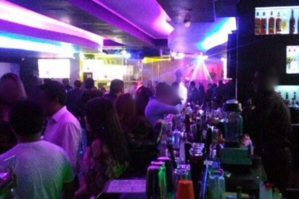 Va in coma etilico a 17anni, gli amici lo filmano e diffondo il video su WhatsApp