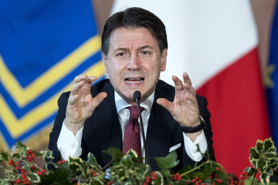 La conferenza di Conte: “Abbiamo messo il Paese in sicurezza”. Dure accuse a Salvini
