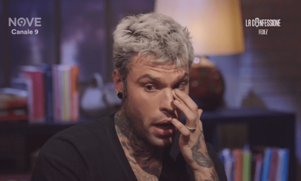 Fedez allarma i suoi fan: “Sono a rischio sclerosi multipla”