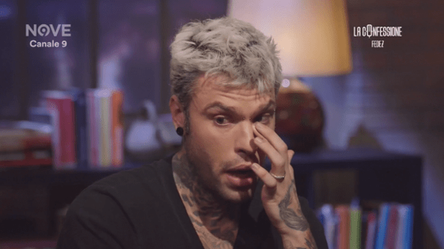 Fedez allarma i suoi fan: “Sono a rischio sclerosi multipla”