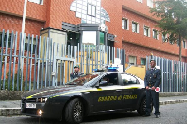 Percepivano il Reddito di Cittadinanza lavorando ‘a nero’, 80 casi scoperti dalla finanza