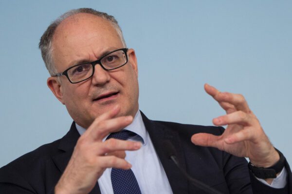 Decreto Ristori, Gualtieri assicura: “Tempi record, soldi entro il 15 novembre”