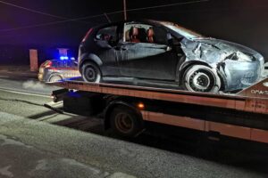 Ubriaco travolge due ragazzi con l’auto, muore un 23enne