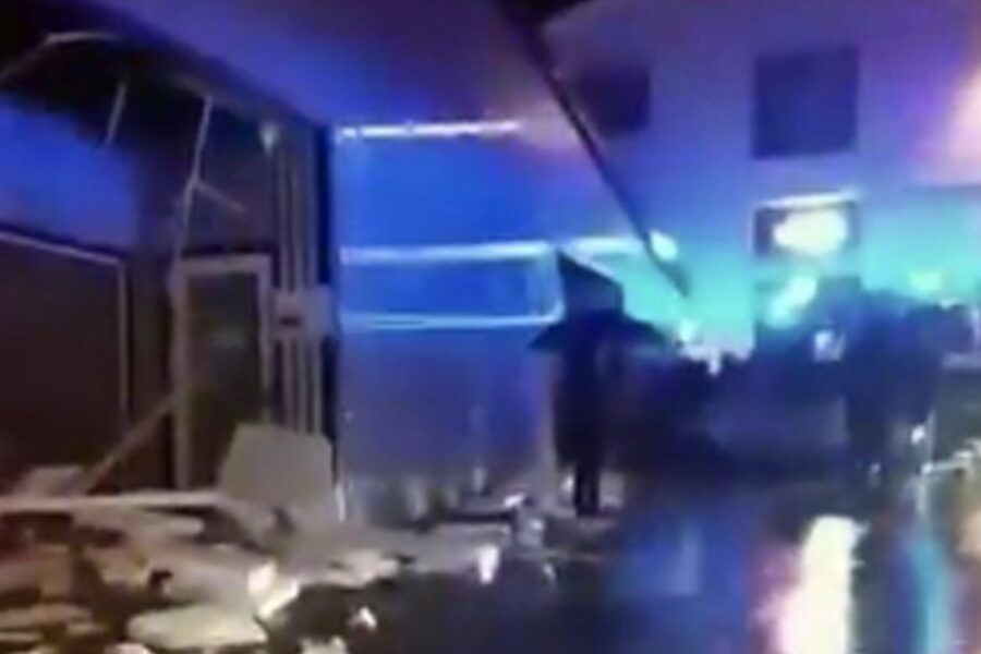 Tromba d’aria si abbatte su una palestra, crolla il tetto: 6 feriti, grave una donna
