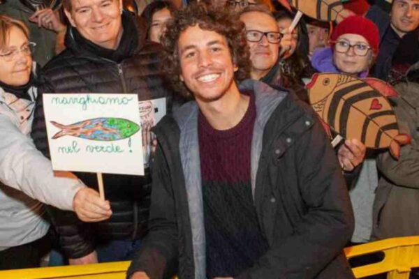 Un italiano su quattro pronto a votare le Sardine, il leader: “Vi spiego perché non faremo un partito”