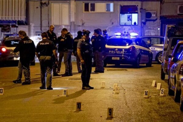 Agguato sotto casa, carpentiere ucciso a Palermo Agguato sotto casa, carpentiere ucciso a Palermo