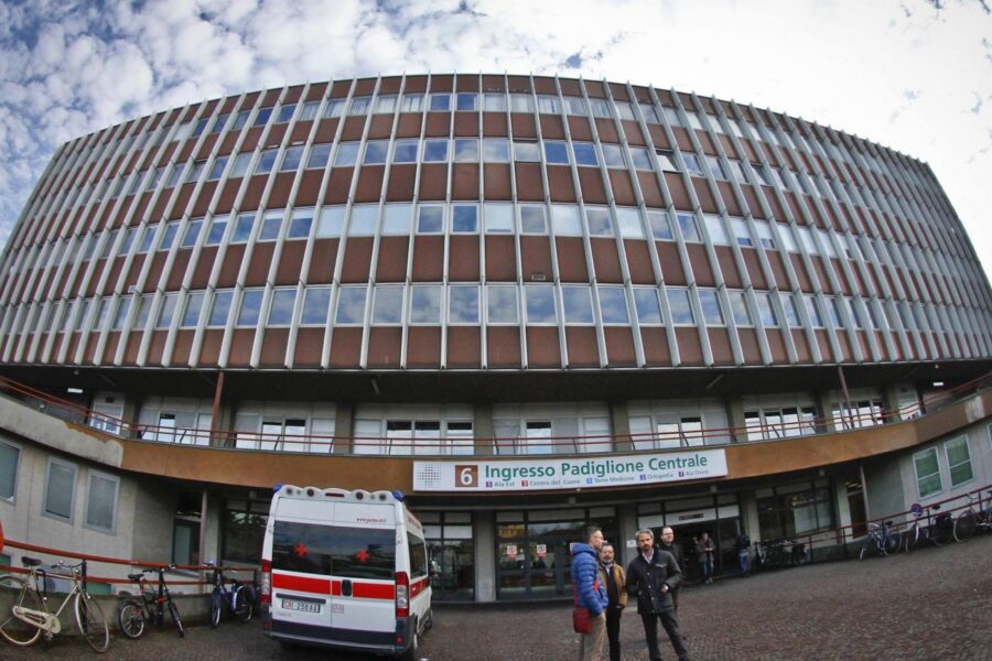 Muore a 18 mesi ingerendo metadone, madre indagata per omicidio