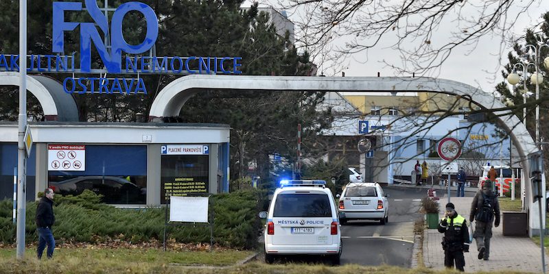 Repubblica Ceca, sei morti in un ospedale: killer suicida dopo la strage