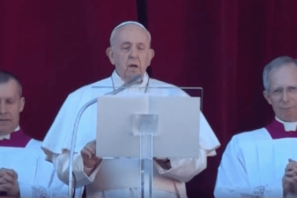 Il messaggio di Natale del Papa: “Dio è gratis, apriamo i cuori”