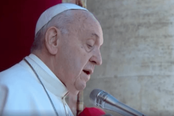 Benedizione ‘Urbi et Orbi’ del Papa: “Apriamo i nostri cuori spesso egoisti”